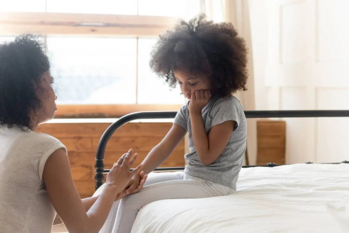 Démêler les cheveux d'un enfant sans douleur ni pleurs