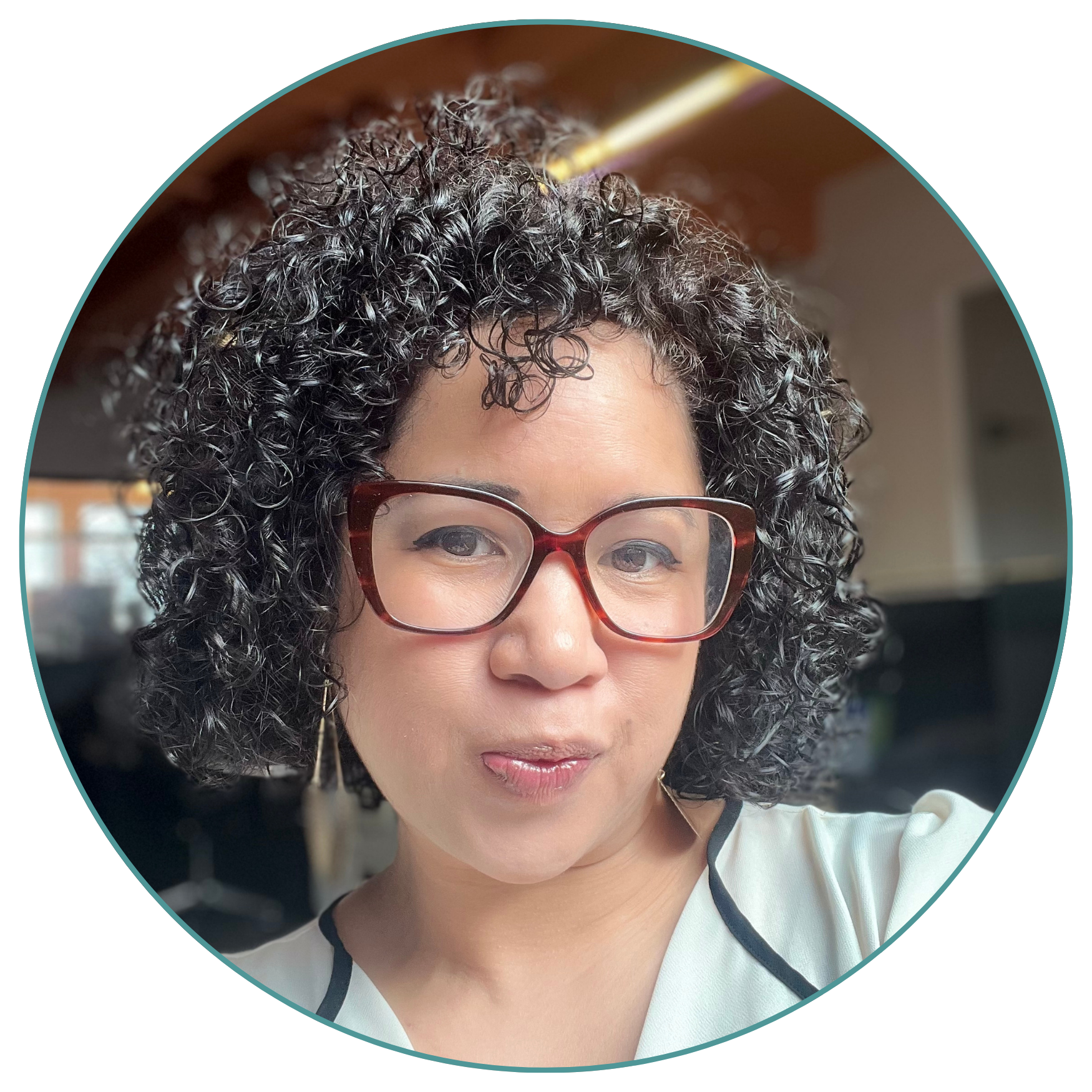 coach capillaire pour enfant avec les cheveux crepus, afro, bouclés frisés
