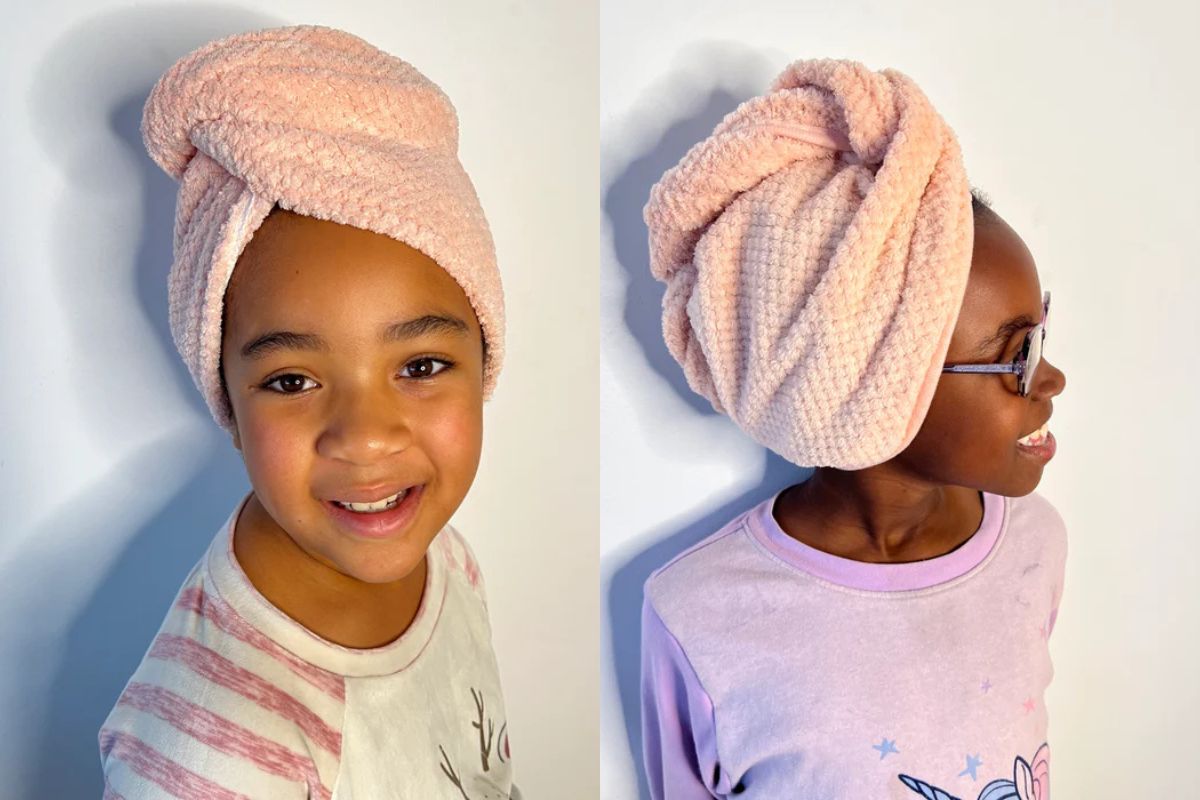 Serviette microfibre cheveux : pourquoi c'est indispensable pour les cheveux texturés