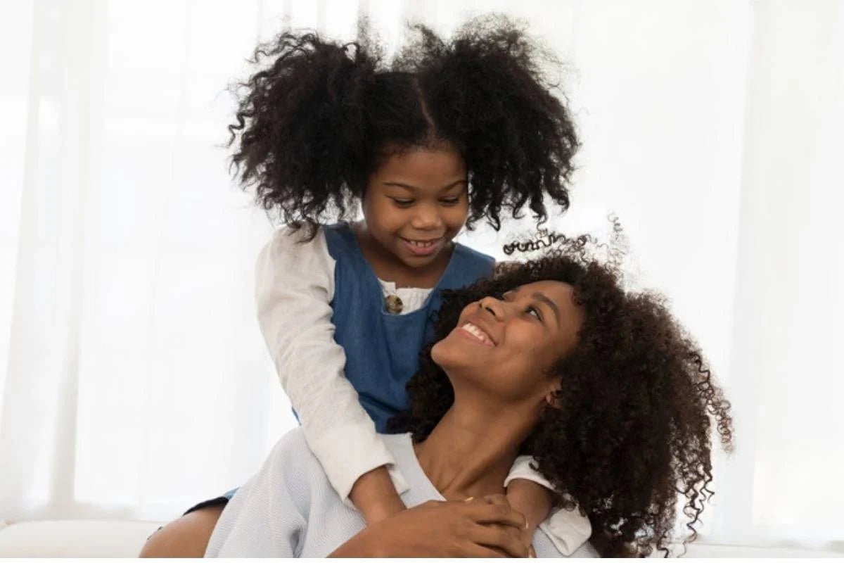 Cheveux 3C ou 4A chez l'enfant : comment faire la différence
