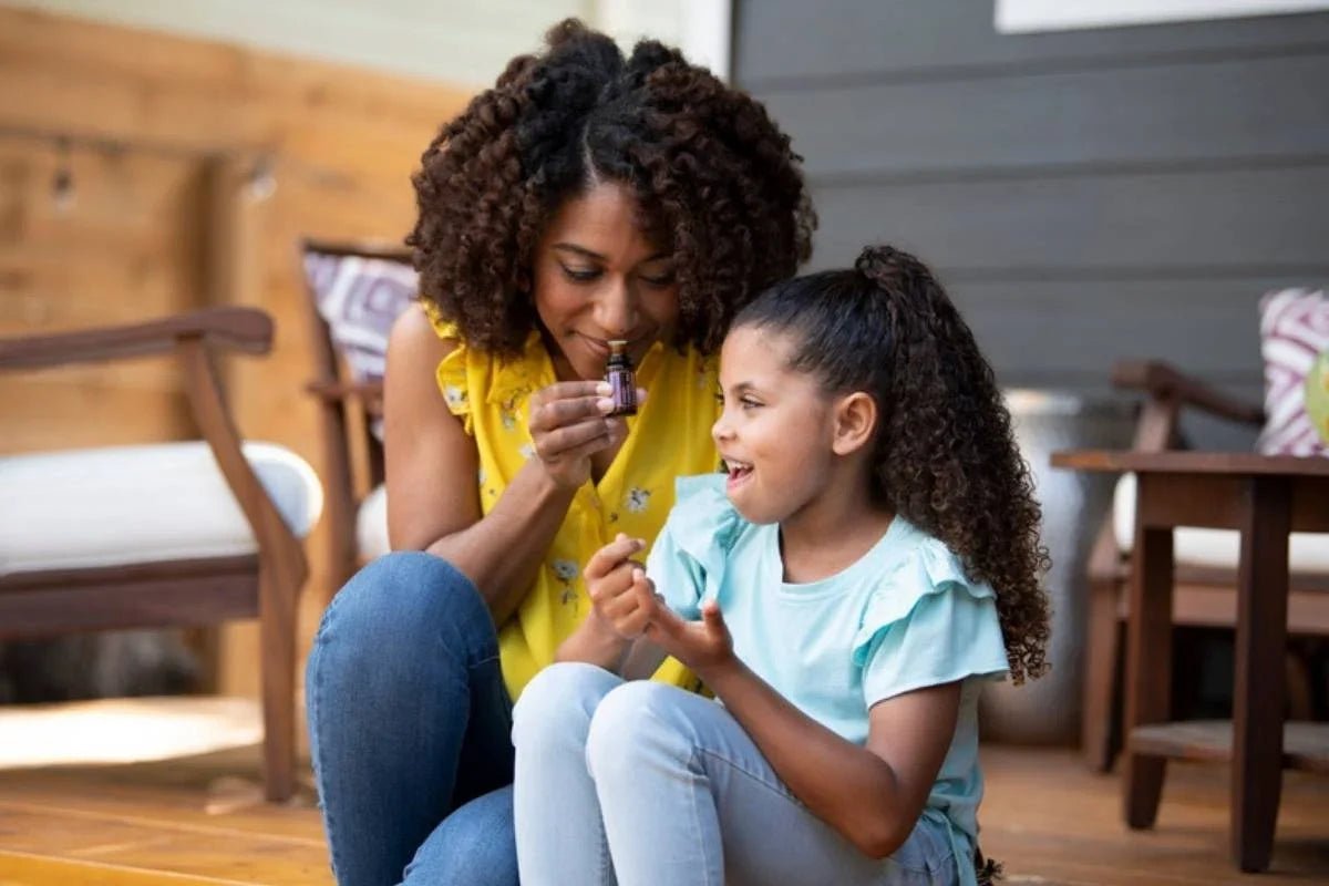 Hydrater les cheveux crépus de l'enfant au quotidien
