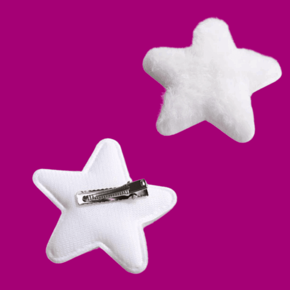 Détail d’une barrette étoile douce pour cheveux