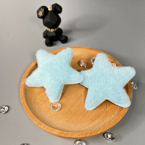 Détail d’une barrette étoile douce pour cheveux