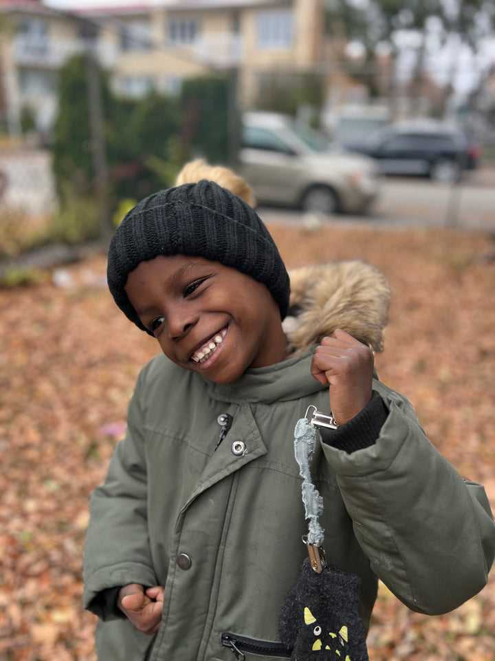 Bonnet d'hiver noir avec doublure satin pour cheveux garcon crepus