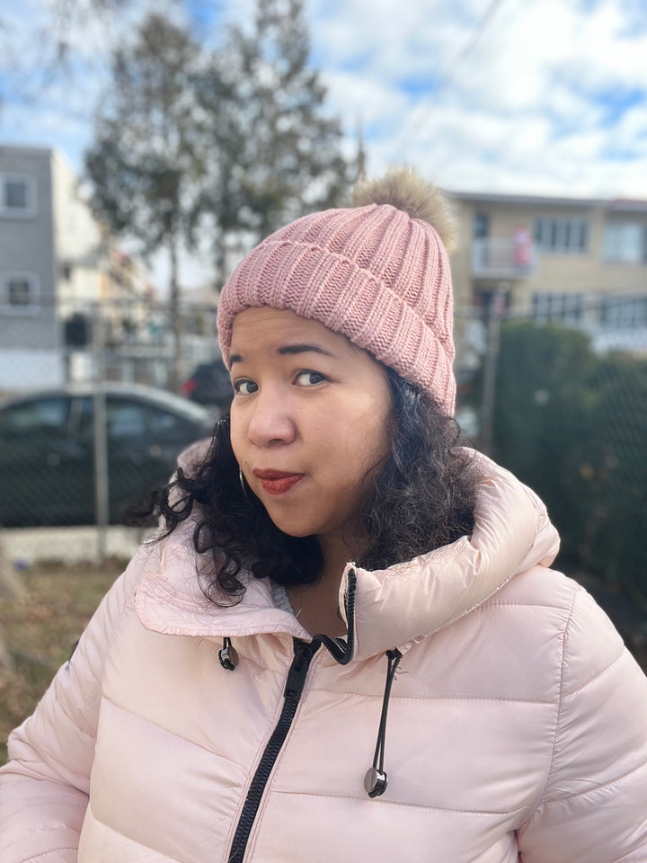 Bonnet en tricot rose avec doublure satin pour chaleur et soin des cheveux. Naturally Pretty