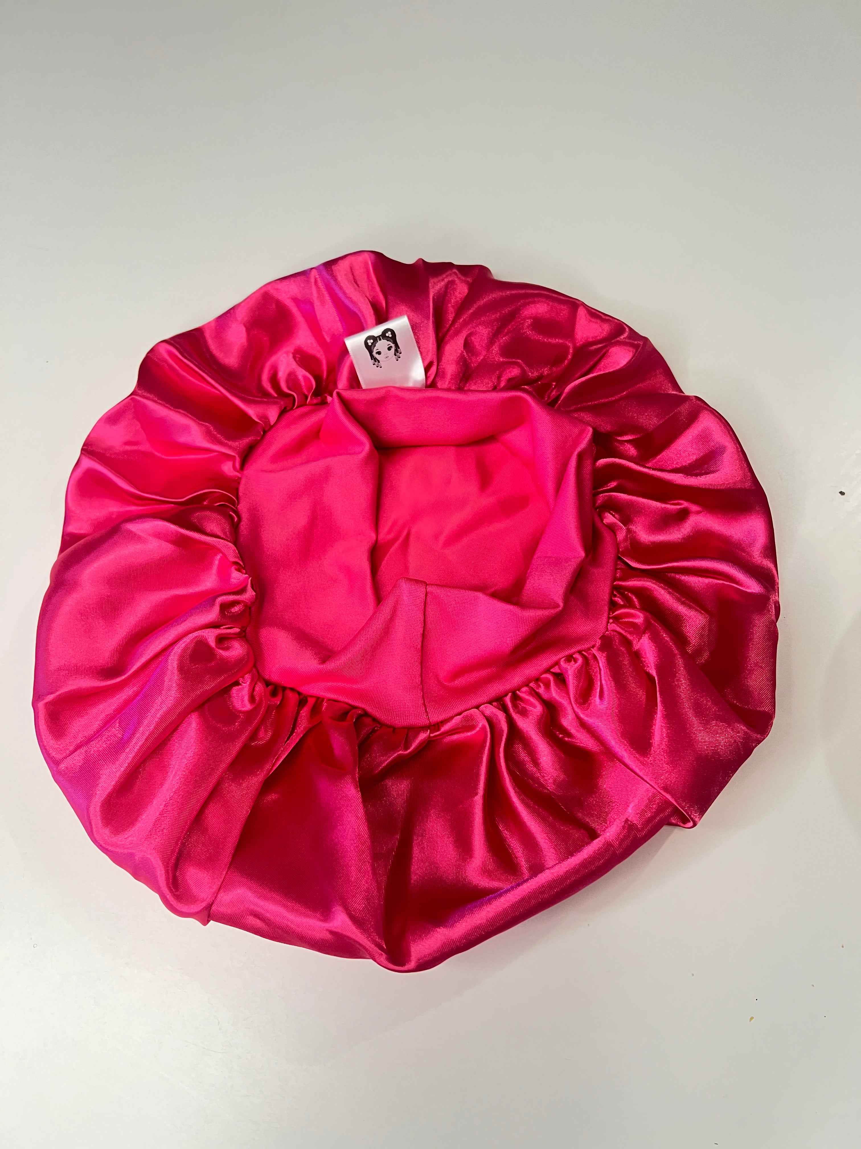 Détails du bonnet en satin enfant Serenity Night