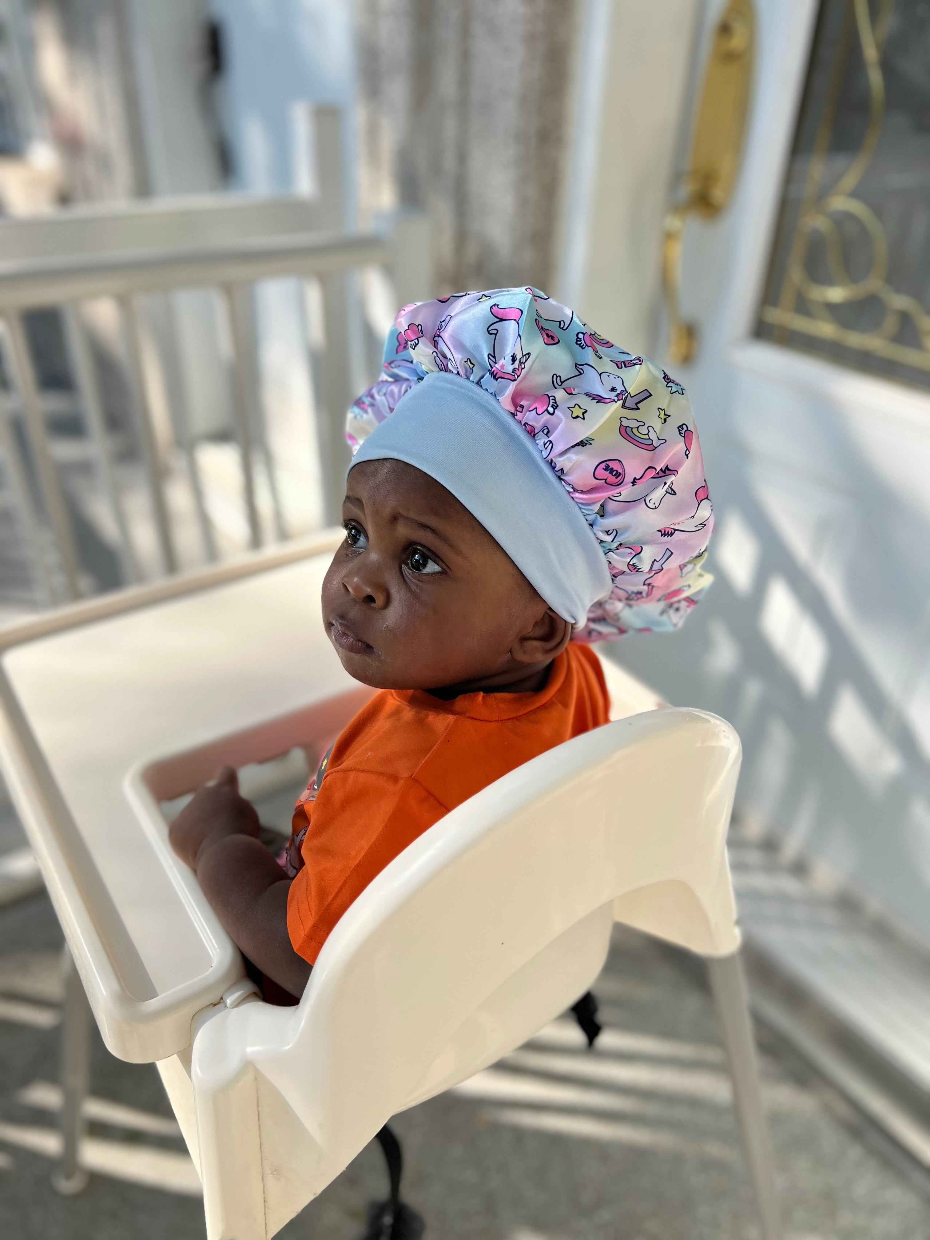 Bonnet en satin à motif licorne Serenity Night pour enfant