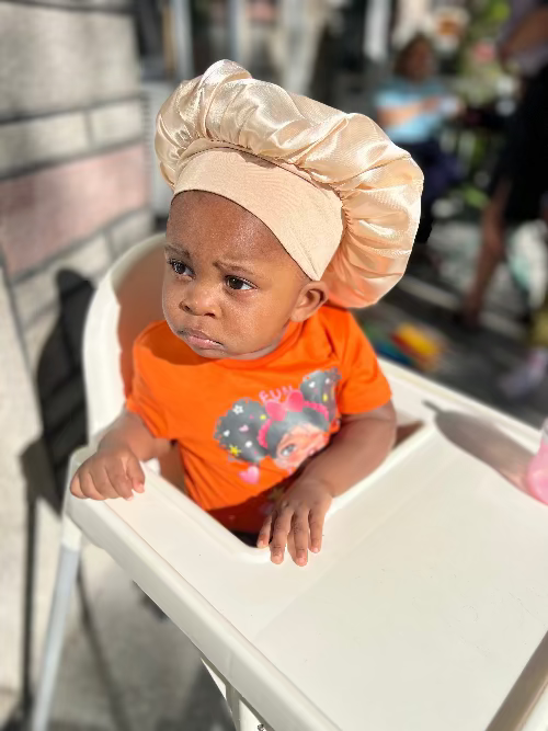 Bonnet de nuit en satin doré uni pour enfant