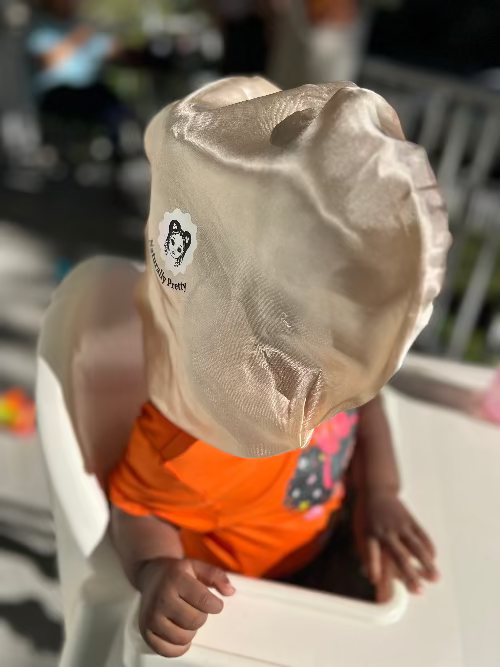 Bonnet uni en satin pour préserver l’hydratation des cheveux enfant