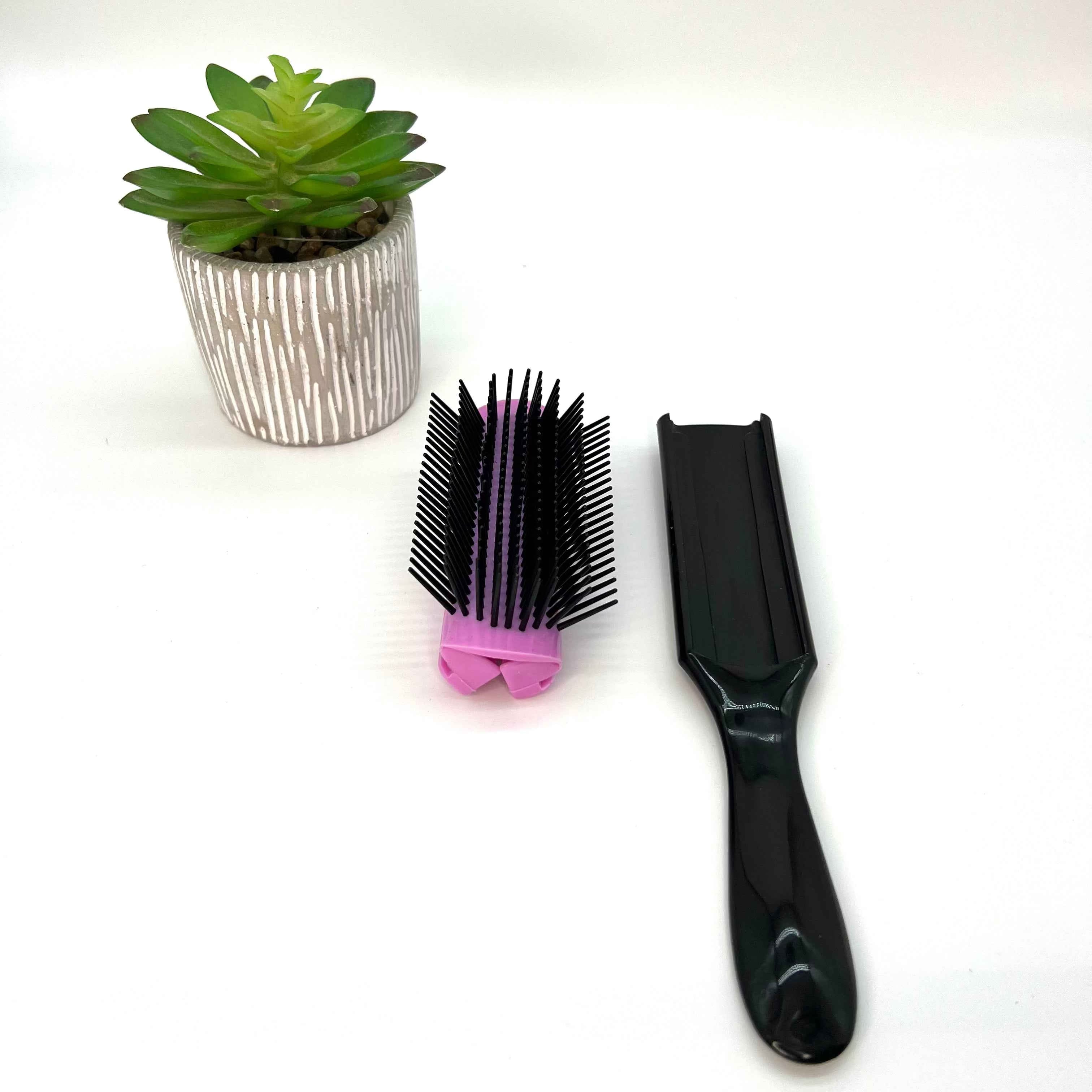 Démêlage doux des cheveux frisés avec la brosse Frisette