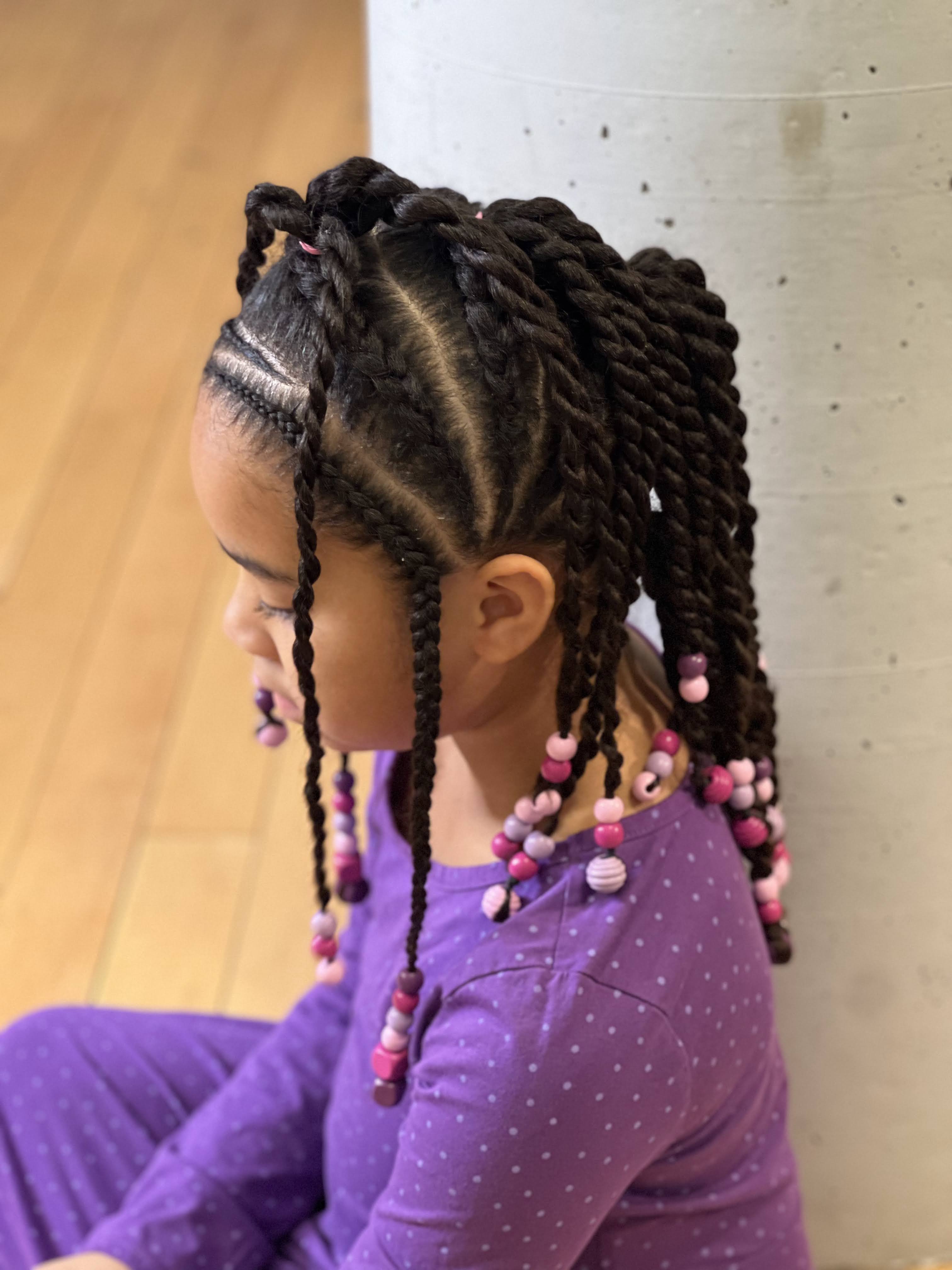 Étape du tutoriel expert pour faire des tresses collées hawk sur enfant