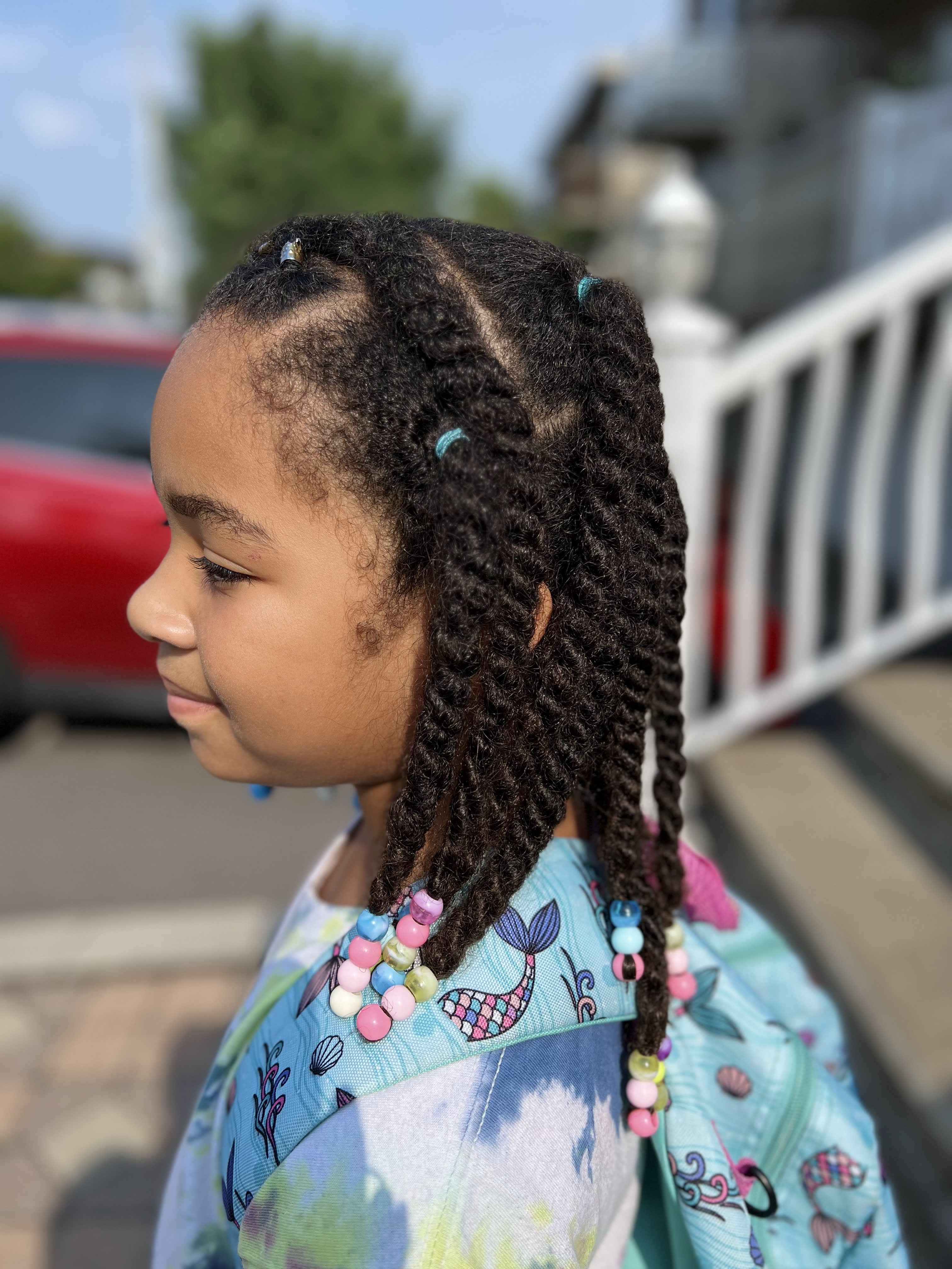 Étape du tutoriel intermédiaire avec twists vanilles pour enfant afro