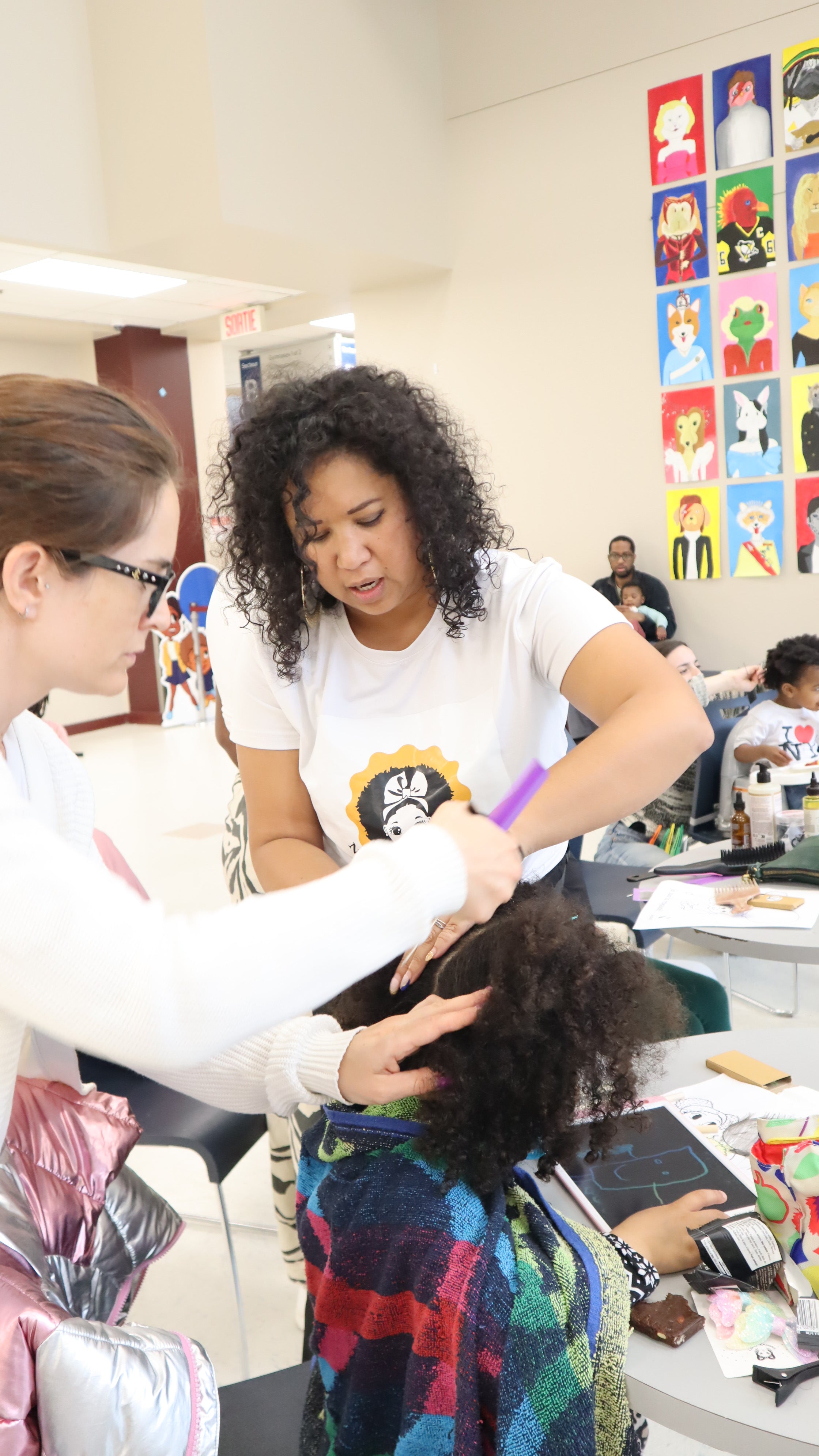 coach capillaire pour aider les mamans qui ont des problèmes avec les cheveux de leurs enfants