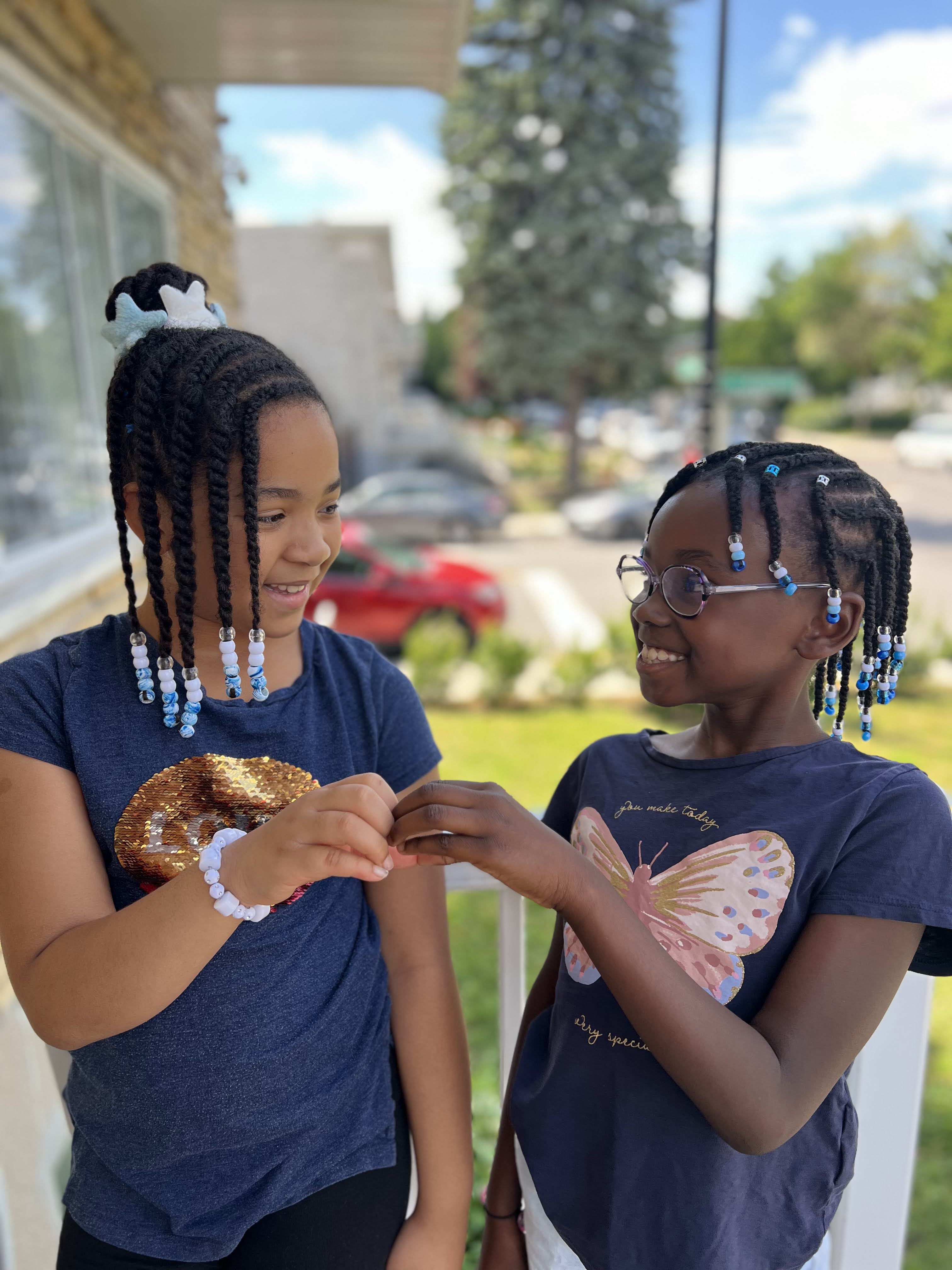 tutoriel-coiffure-cheveux-texturés-fille