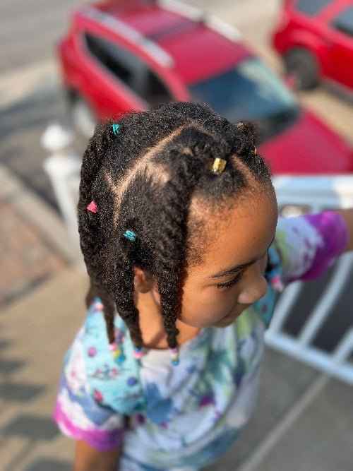 Tutoriel coiffure 11 sections avec twists et vanilles enfant – vue 6