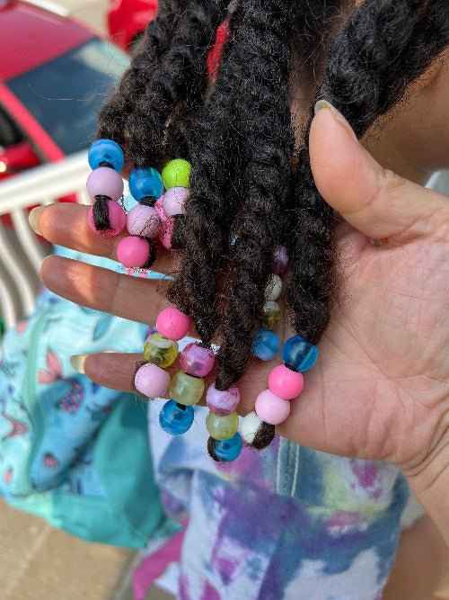 Tutoriel coiffure 11 sections avec twists et vanilles enfant – vue 7