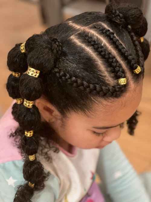 Tutoriel coiffure enfant avec deux couettes et pompons – vue 7