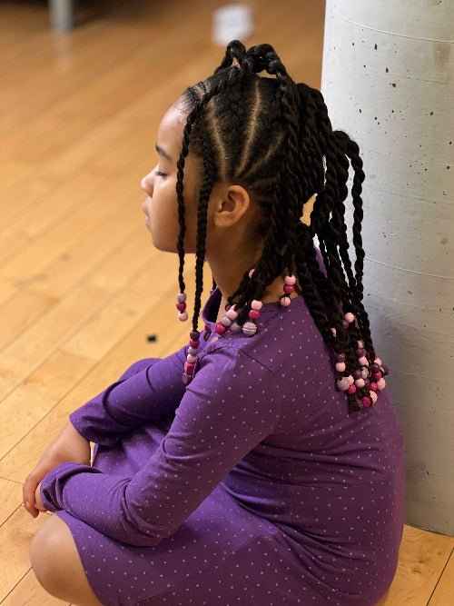 Tutoriel tresses collées Hawk sur cheveux texturés enfant – vue 3