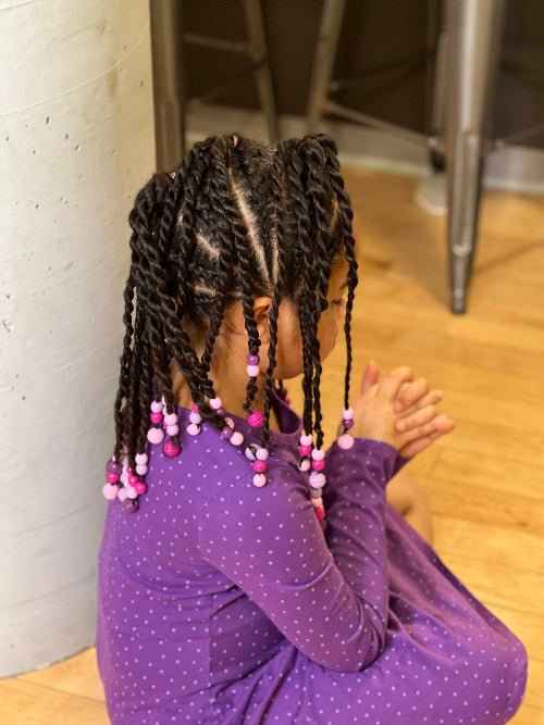 Tutoriel tresses collées Hawk sur cheveux texturés enfant – vue 7
