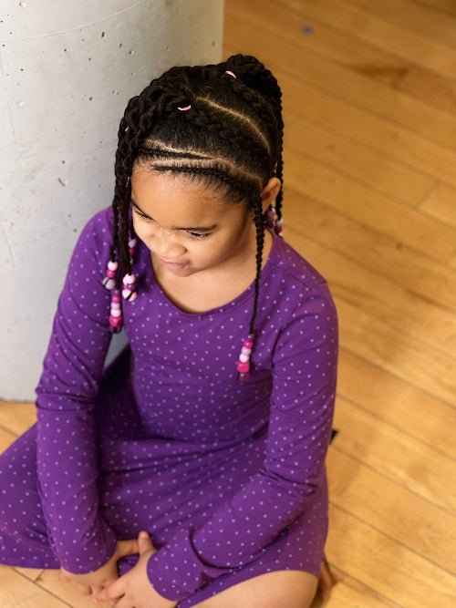 Tutoriel tresses collées Hawk sur cheveux texturés enfant – vue 10