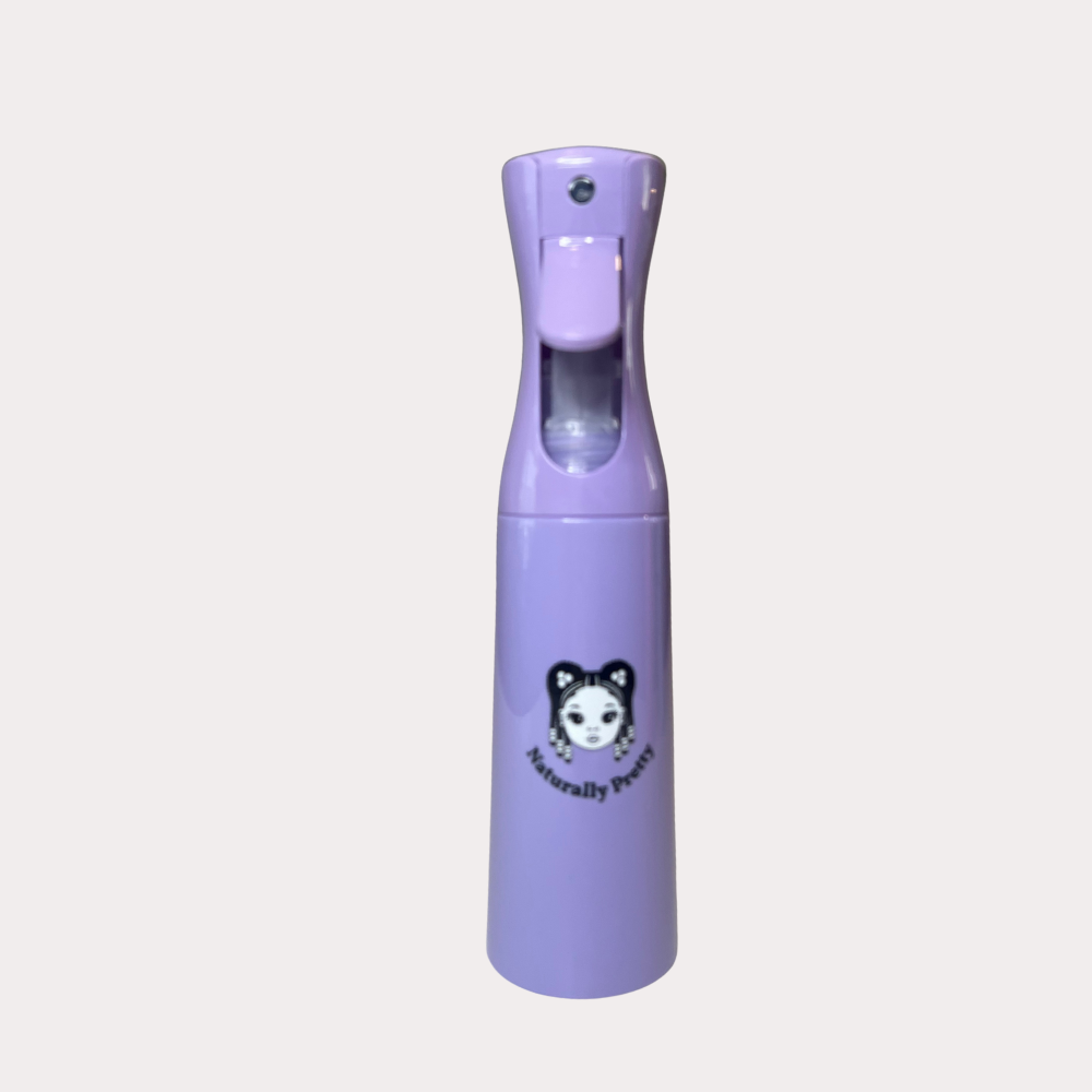 Spray brume violet idéal pour rafraîchir les boucles, frisures et cheveux crépus des enfants.